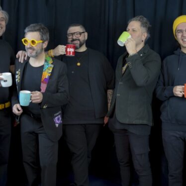 “BEVI. OBBEDISCI. DIMENTICA.” è il nuovo album degli ALMA Acoustic