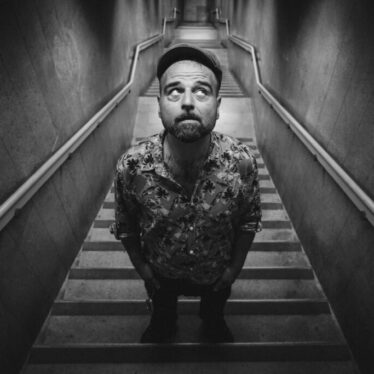 Esce il 14 luglio “Solo un anno”, il singolo d’esordio di Ultime Sigarette, il progetto artistico di Alessandro Rinaldi per Baobab Music con il contributo di Nuovo Imaie.
